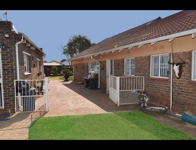 4 BEDROOM HOUSE FOR SALE IN CULEMBORG PARK